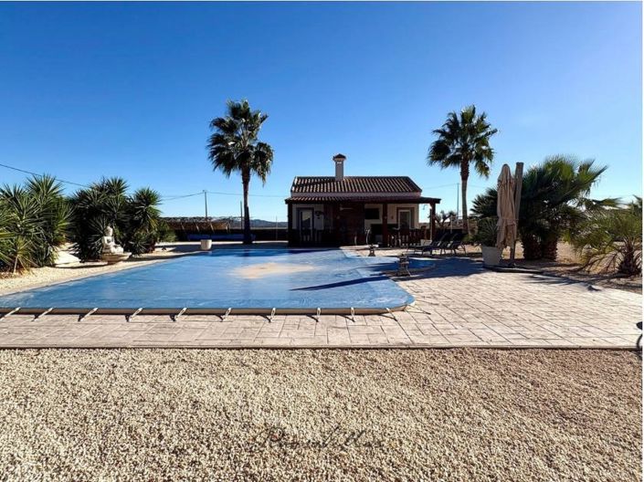 Image No.2-4 Bed Villa for sale