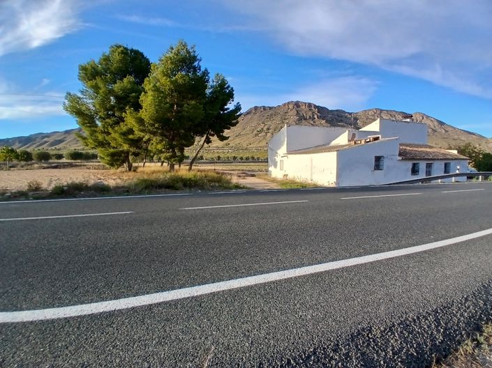 Image No.1-Maison de campagne de 3 chambres à vendre à Yecla