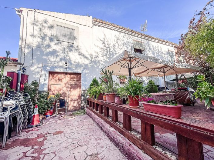 Image No.1-9 Bed Property for sale