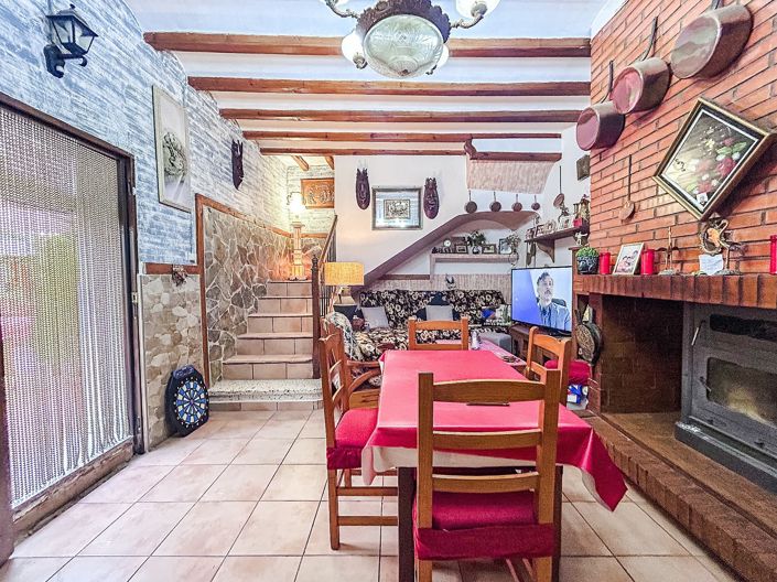 Image No.10-9 Bed Property for sale