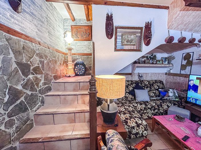 Image No.20-9 Bed Property for sale