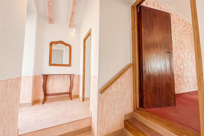 Image No.22-9 Bed Property for sale