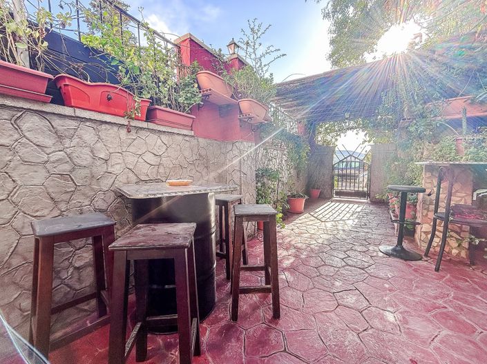 Image No.3-9 Bed Property for sale