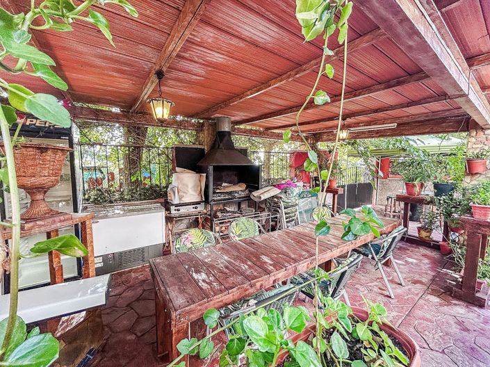 Image No.4-9 Bed Property for sale