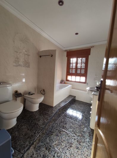 Image No.13-5 Bed Townhouse for sale