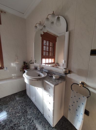 Image No.16-5 Bed Townhouse for sale