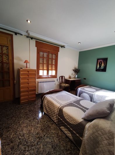 Image No.18-5 Bed Townhouse for sale