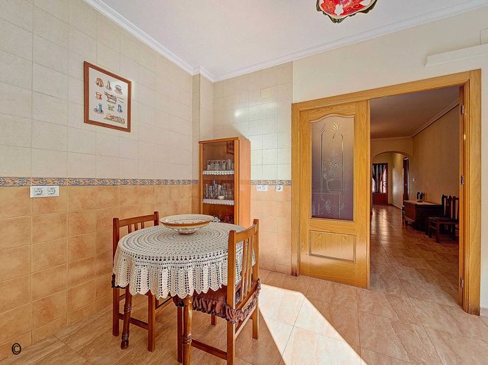 Image No.12-3 Bed Townhouse for sale