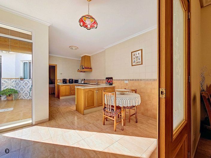 Image No.13-3 Bed Townhouse for sale