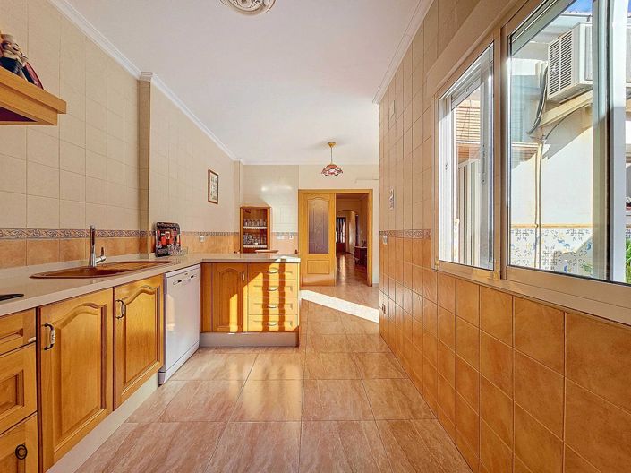 Image No.16-3 Bed Townhouse for sale