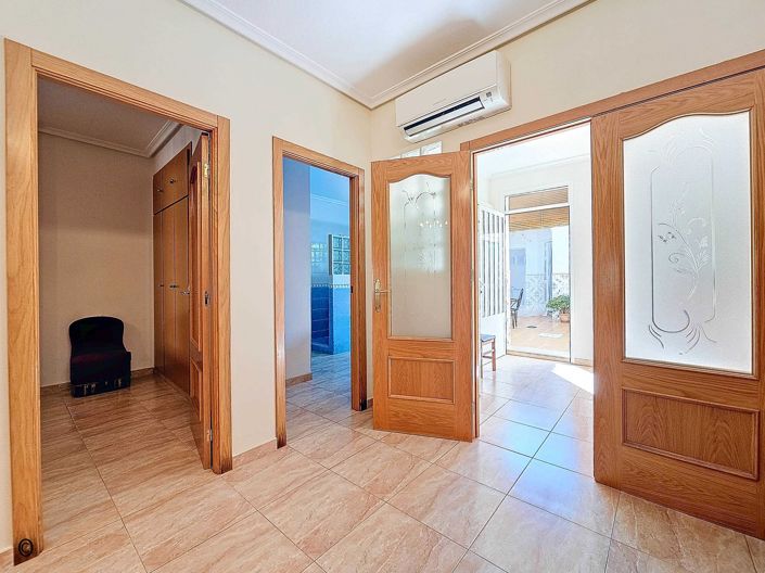 Image No.18-3 Bed Townhouse for sale