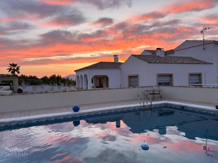 Image No.2-6 Bed Villa for sale