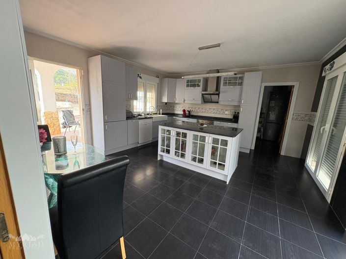 Image No.7-6 Bed Villa for sale