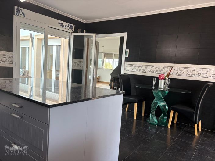 Image No.8-6 Bed Villa for sale