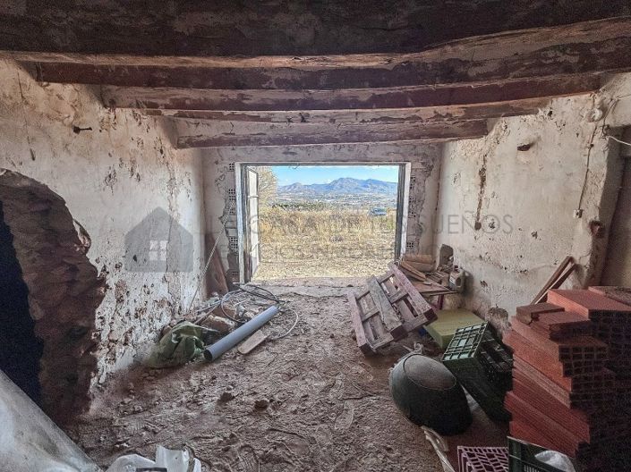 Image No.25-2 Bed Country House for sale