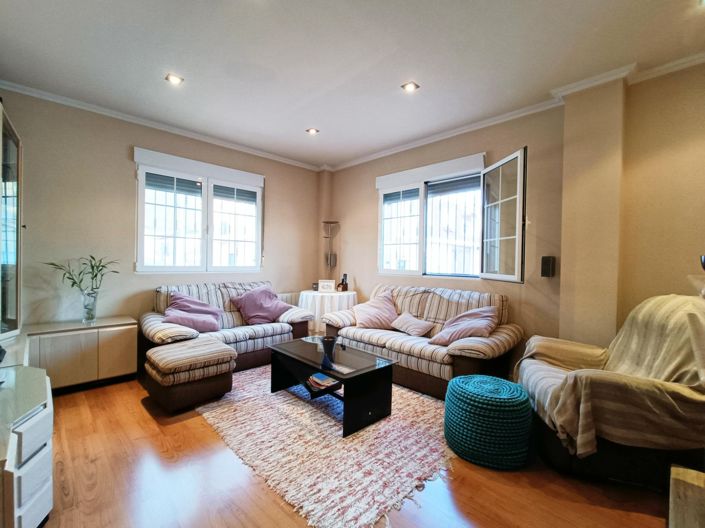 Image No.12-4 Bed Townhouse for sale