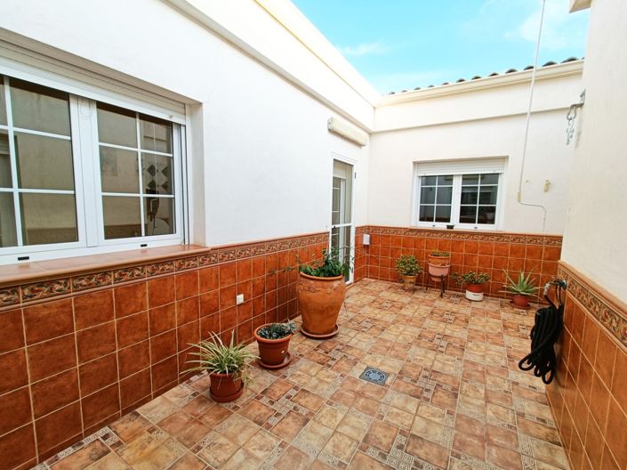 Image No.25-4 Bed Townhouse for sale