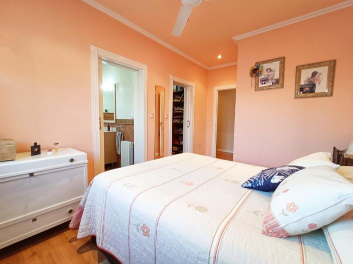 Image No.29-4 Bed Townhouse for sale