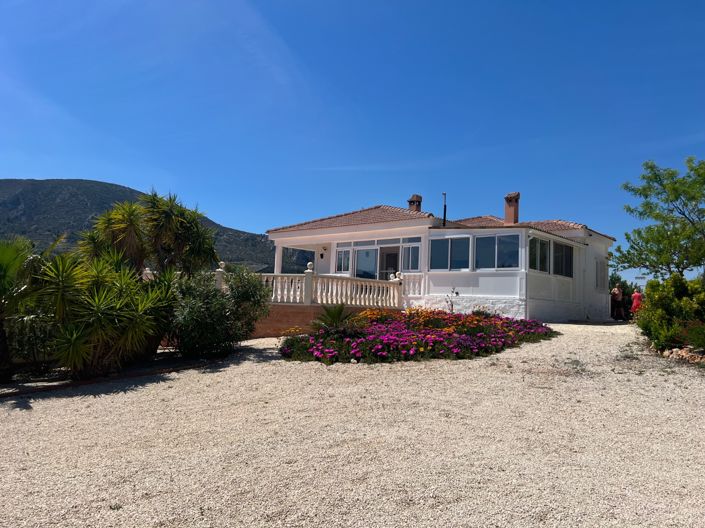 Image No.2-4 Bed Villa for sale