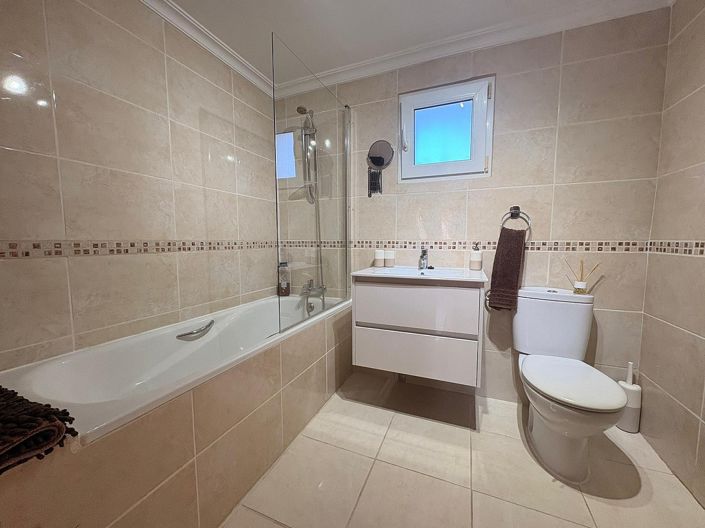 Image No.9-3 Bed Country House for sale