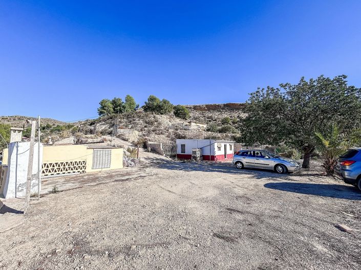 Image No.5-4 Bed Country House for sale