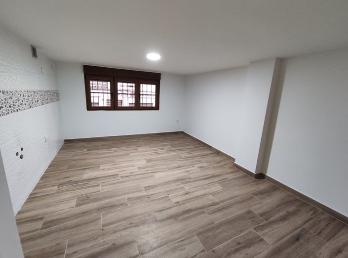 Image No.14-3 Bed Townhouse for sale