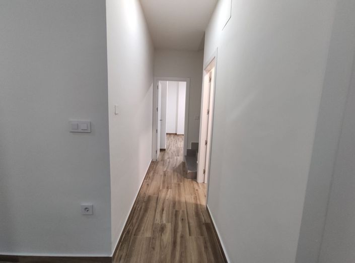 Image No.12-3 Bed Townhouse for sale