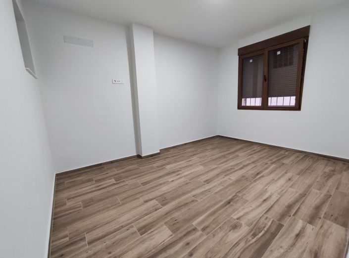 Image No.19-3 Bed Townhouse for sale