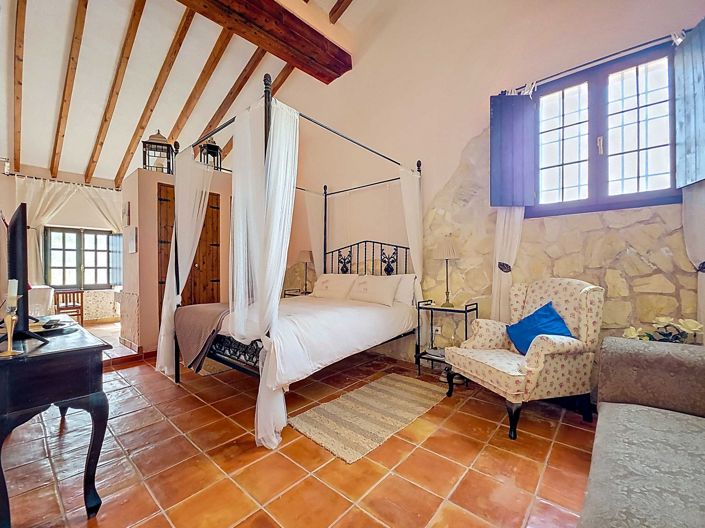 Image No.47-5 Bed Country House for sale