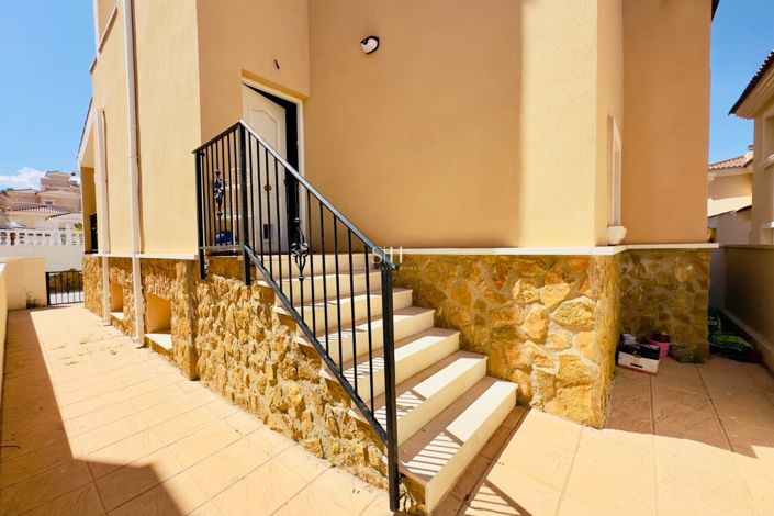 Image No.31-3 Bed Townhouse for sale