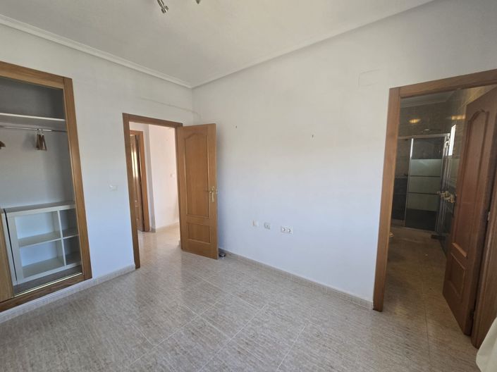 Image No.40-5 Bed Villa for sale