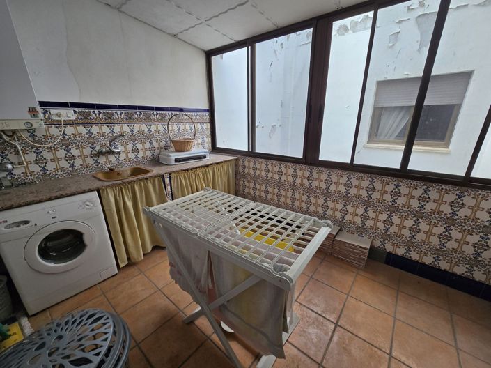 Image No.25-6 Bed Townhouse for sale