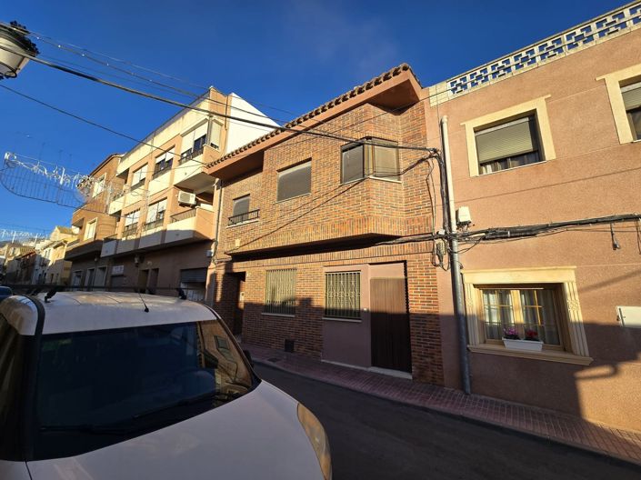 Image No.6-6 Bed Townhouse for sale