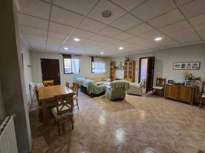 Image No.10-6 Bed Townhouse for sale