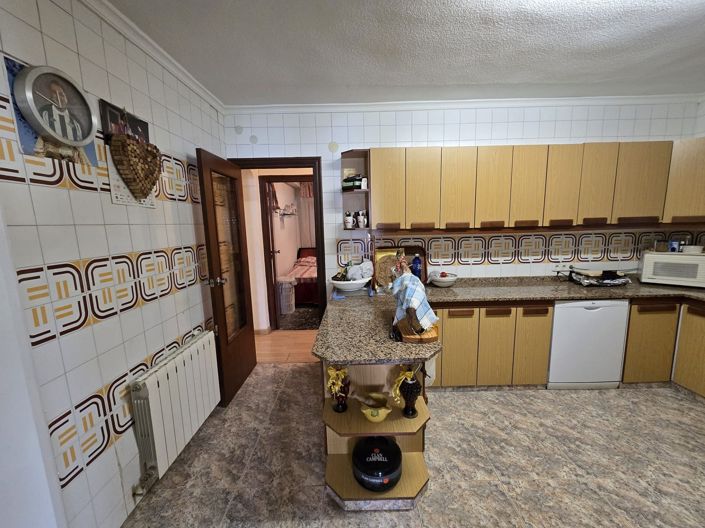 Image No.40-7 Bed Villa for sale