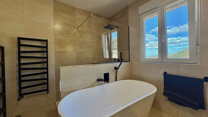 Image No.42-4 Bed Villa for sale