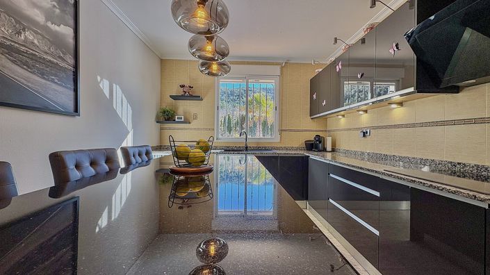 Image No.6-4 Bed Villa for sale