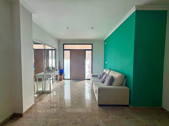 Image No.14-5 Bed Townhouse for sale