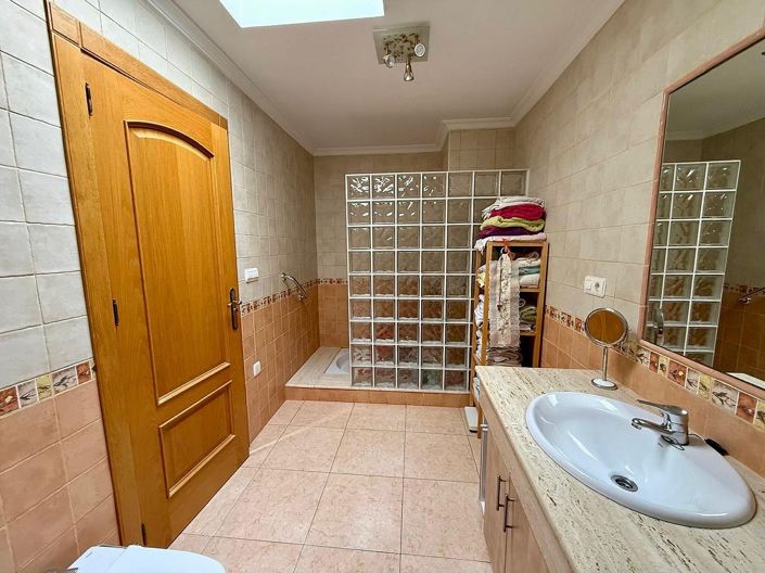 Image No.15-5 Bed Townhouse for sale