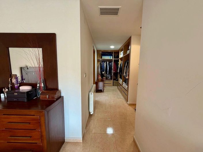 Image No.17-5 Bed Townhouse for sale