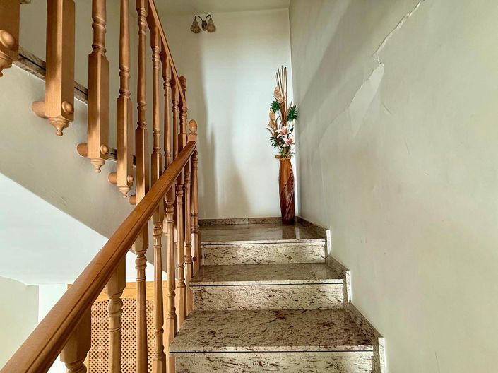 Image No.26-5 Bed Townhouse for sale