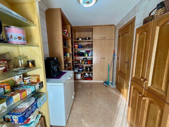 Image No.27-5 Bed Townhouse for sale