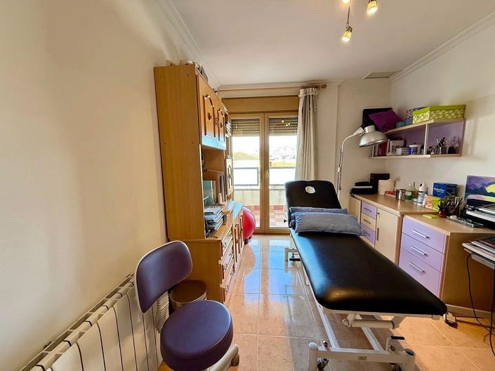 Image No.28-5 Bed Townhouse for sale