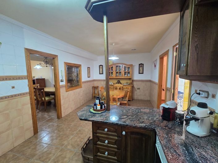 Image No.14-5 Bed Townhouse for sale