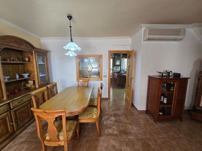 Image No.15-5 Bed Townhouse for sale