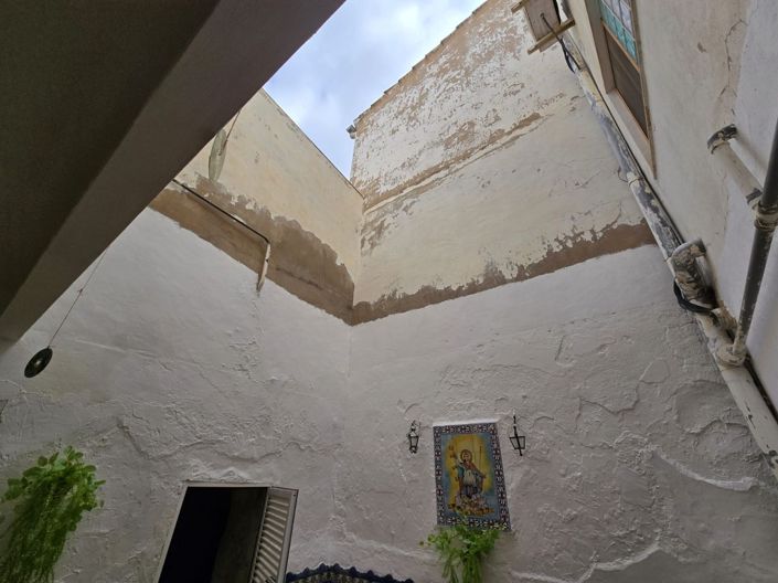 Image No.18-5 Bed Townhouse for sale