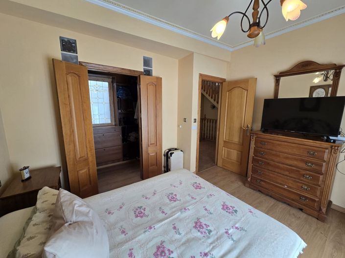 Image No.29-5 Bed Townhouse for sale