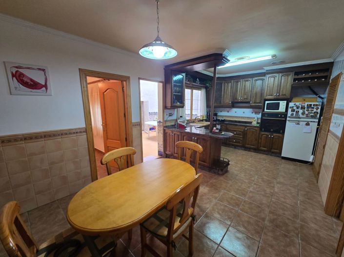 Image No.37-5 Bed Townhouse for sale