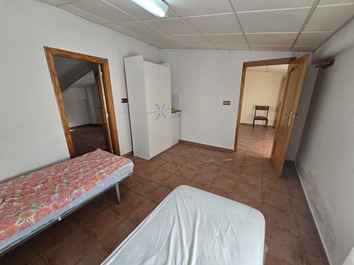 Image No.42-5 Bed Townhouse for sale