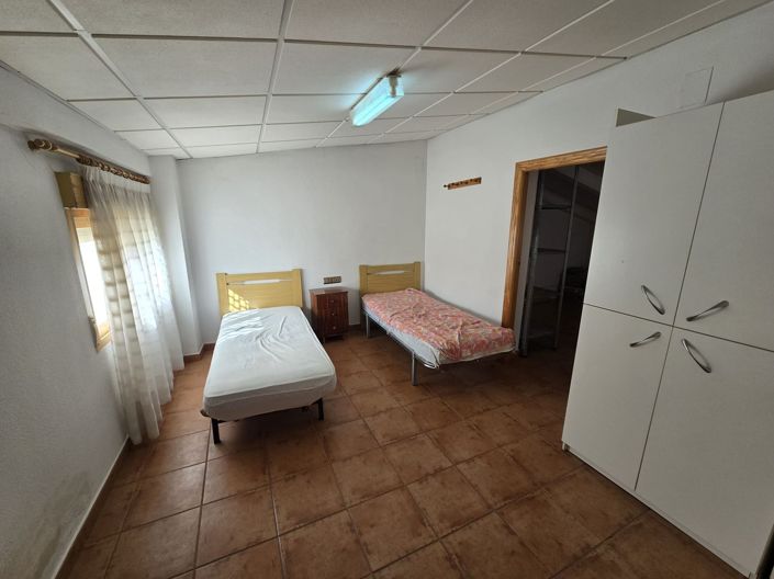 Image No.43-5 Bed Townhouse for sale